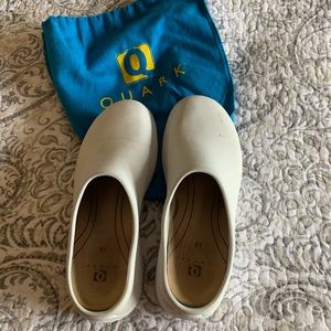 Quark nursing shoes